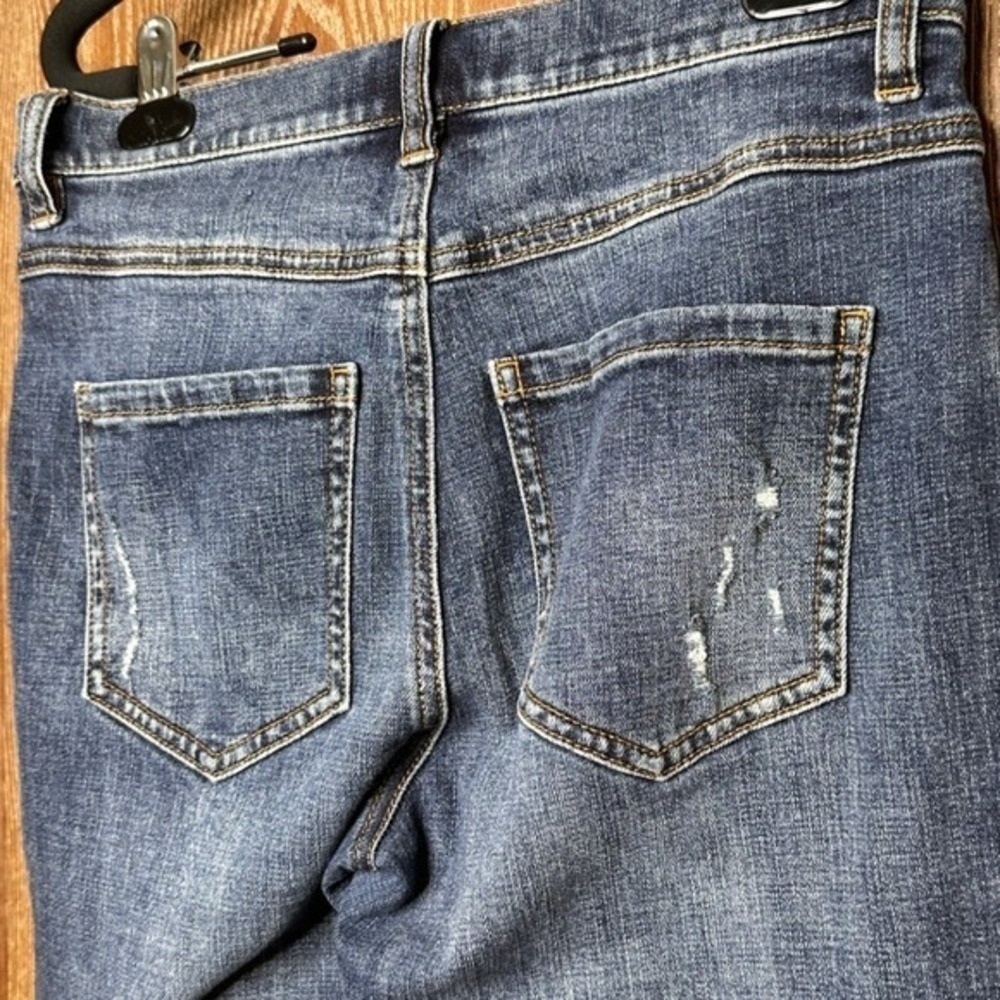 Cabi 6068 Button Fly Straight Leg Distressed Skinny Wash Jeans Womens Size 2 - Picture 8 of 8